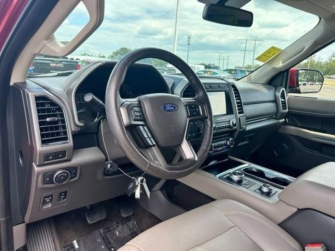 Used 2018 Ford Expedition Max XLT w/ Equipment Group 202A AWD/4WD image 9