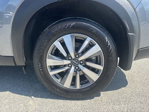 Used 2025 Nissan Pathfinder SL image 32