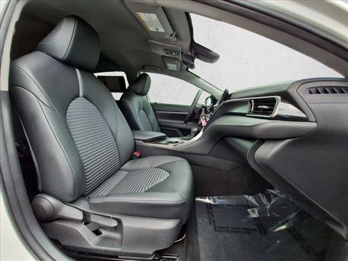 Used 2022 Toyota Camry SE FWD image 19