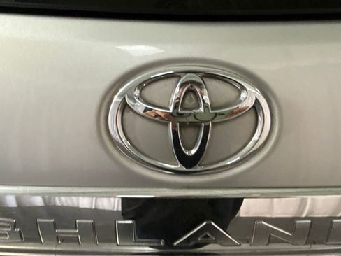 Used 2012 Toyota Highlander FWD image 14