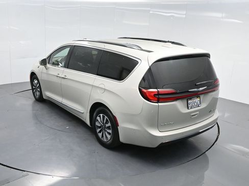 Used 2021 Chrysler Pacifica Limited w/ Premium & Safety Sphere Group image 52