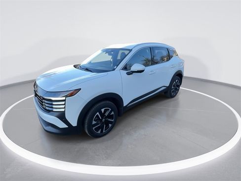 Used 2025 Nissan Kicks SR image 4