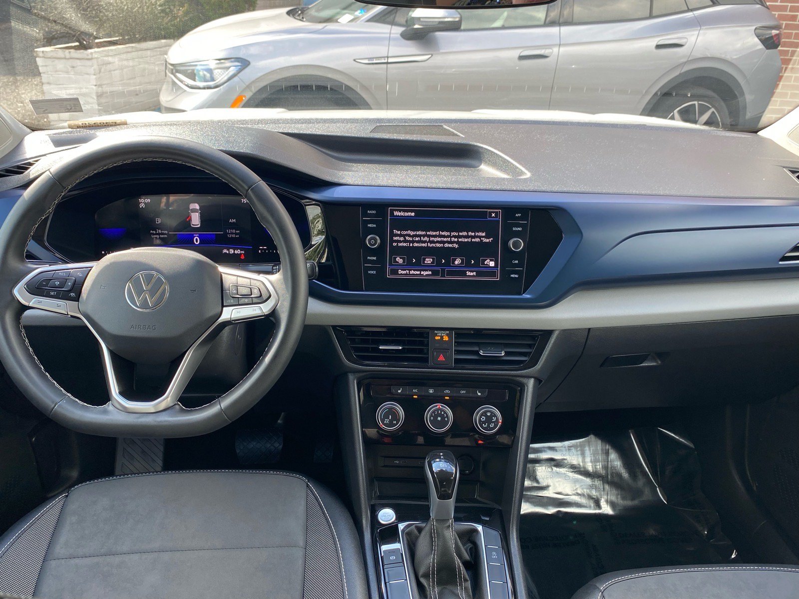 Certified 2023 Volkswagen Taos SE w/ Black Wheel Package FWD image 11