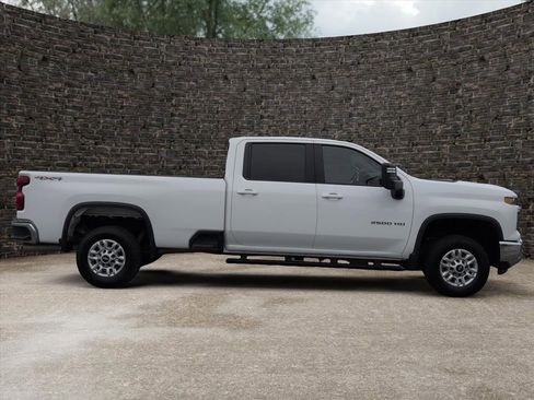 Used 2024 Chevrolet Silverado 2500 LT image 3