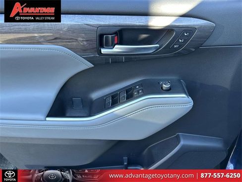 Used 2023 Toyota Highlander Limited image 20