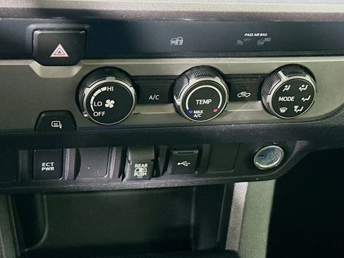 Used 2020 Toyota Tacoma SR5 image 23