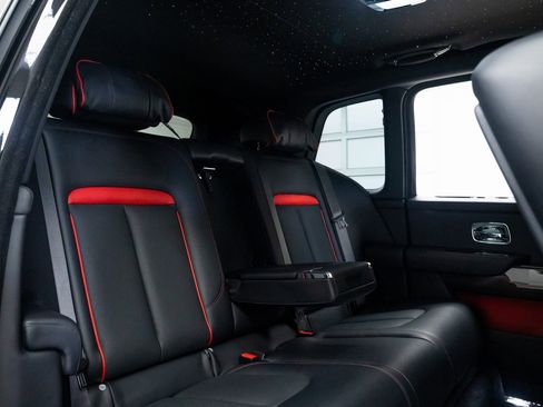 Used 2020 Rolls-Royce Cullinan Black Badge image 25