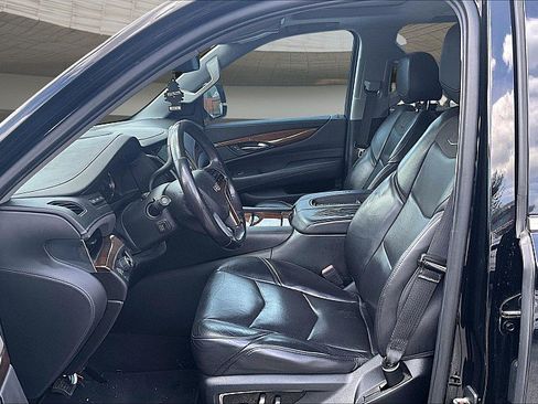Used 2020 Cadillac Escalade Luxury RWD image 21