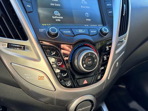 Used 2015 Hyundai Veloster image 24