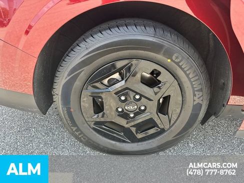 Used 2025 Kia Carnival FWD image 18