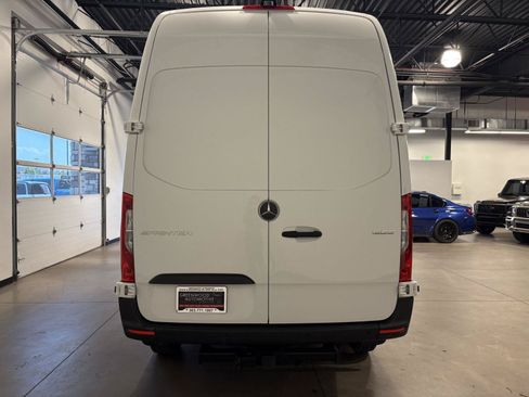 Used 2023 Mercedes-Benz Sprinter 1500 image 4