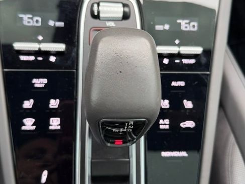 Used 2022 Porsche Cayenne E-Hybrid image 20