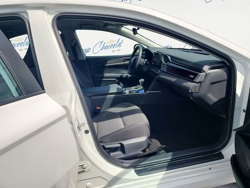 Used 2025 Toyota Camry LE image 13