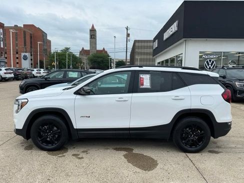 Used 2023 GMC Terrain AT4 AWD/4WD image 3