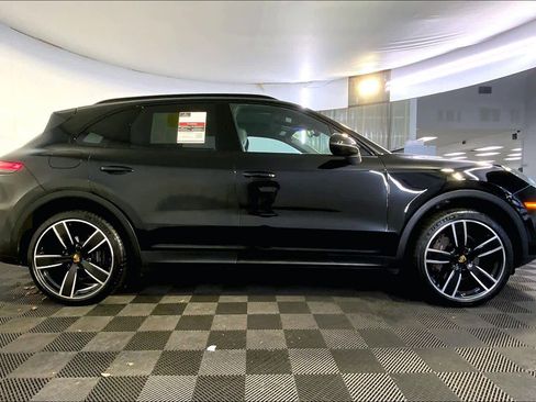 Used 2022 Porsche Cayenne image 16