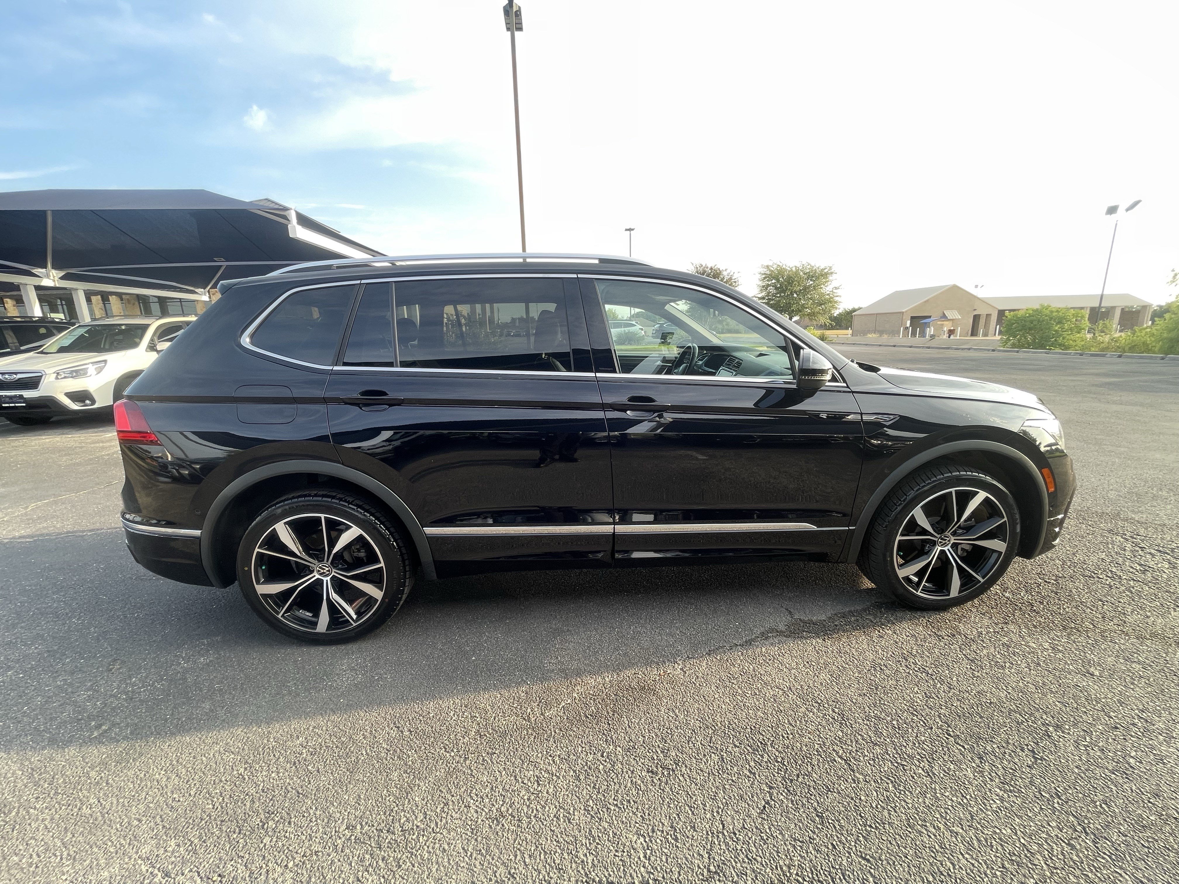 Used 2022 Volkswagen Tiguan SEL R-Line AWD/4WD image 8