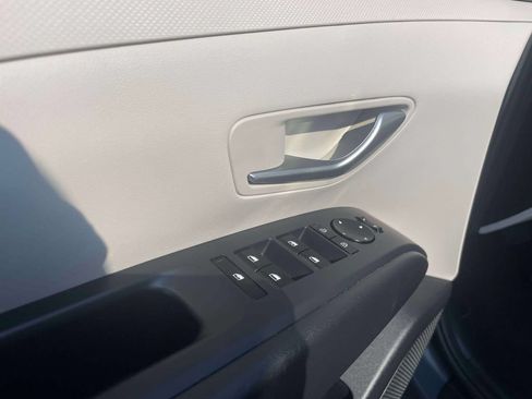Certified 2025 Hyundai Tucson SE AWD/4WD image 17