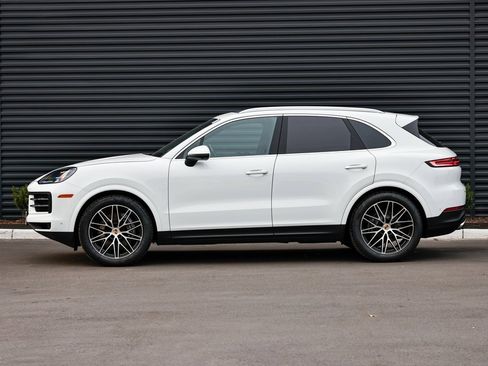 Certified 2025 Porsche Cayenne image 2
