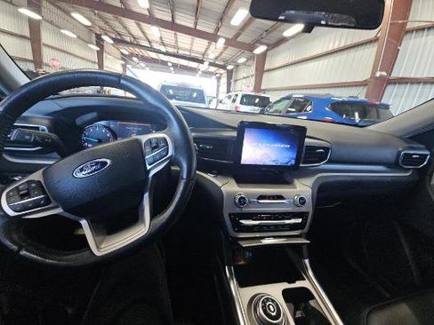 Used 2022 Ford Explorer XLT w/ Equipment Group 202A AWD/4WD image 1