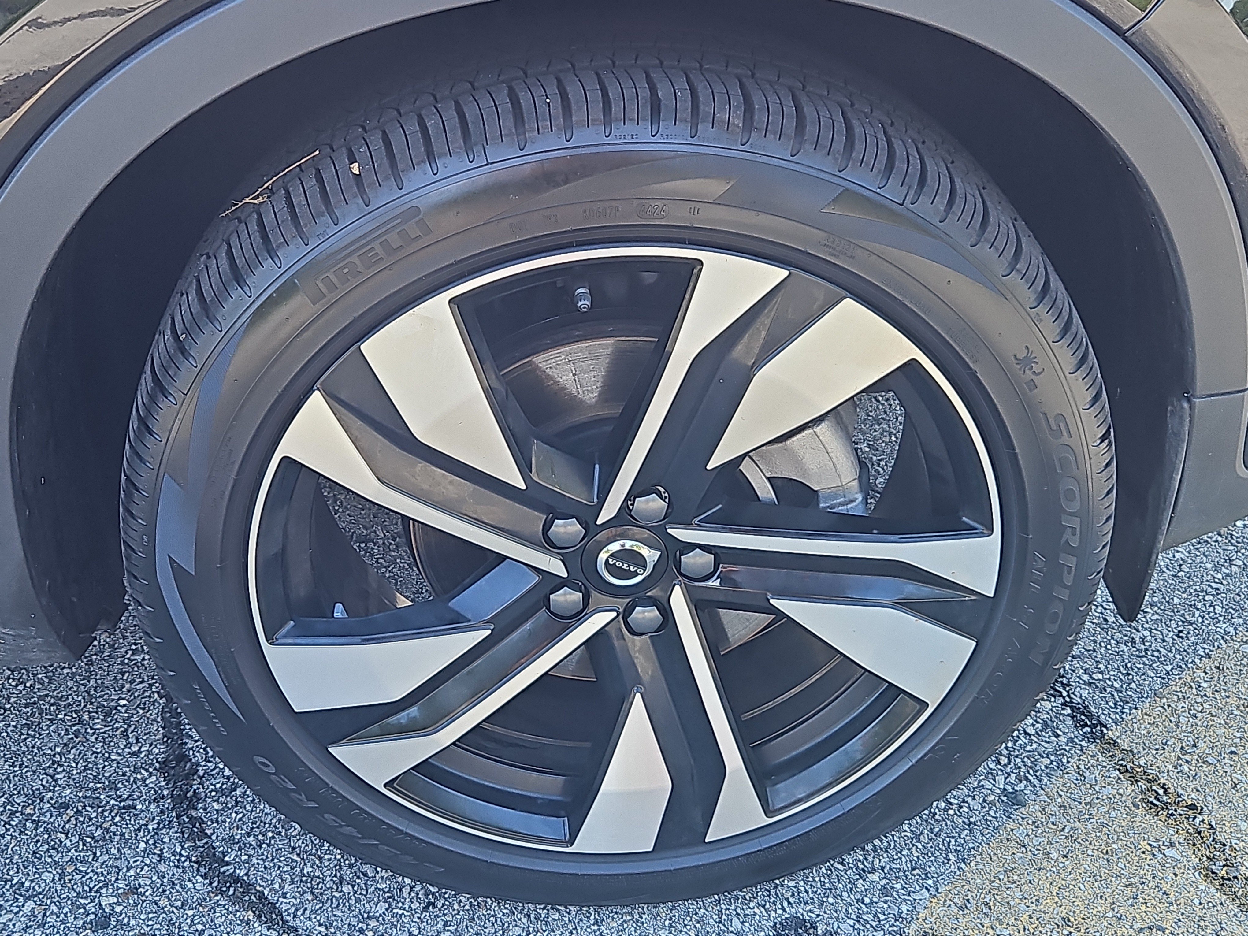 Used 2025 Volvo XC40 B5 Plus w/ Protection Package Premier AWD/4WD image 31