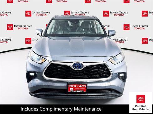 Certified 2021 Toyota Highlander XLE AWD/4WD image 2