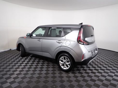 Used 2025 Kia Soul LX w/ LX Technology Package FWD image 8
