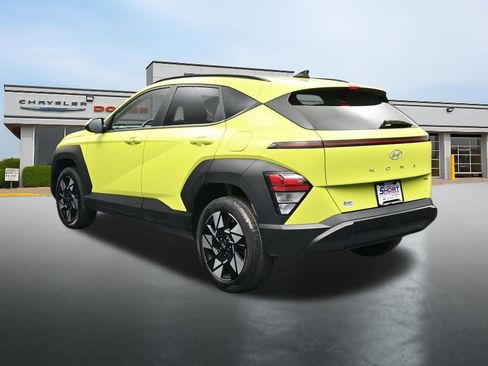 Used 2024 Hyundai Kona SEL AWD/4WD image 3