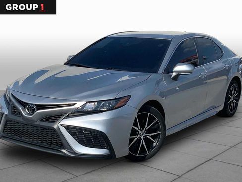 Used 2024 Toyota Camry SE FWD image 1