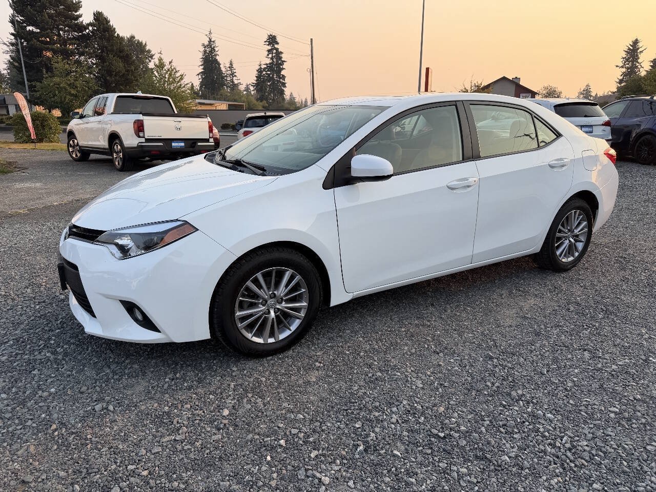Used 2014 Toyota Corolla LE FWD image 10
