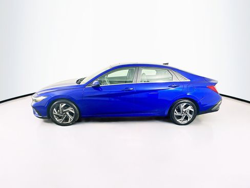 Used 2025 Hyundai Elantra SEL FWD image 4