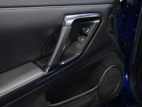 Used 2014 Nissan GT-R Premium image 27