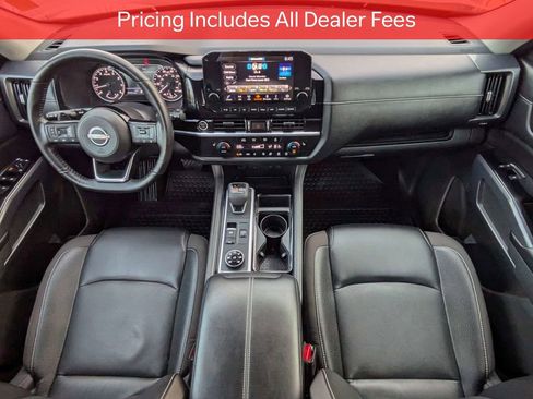 Used 2023 Nissan Pathfinder SL AWD/4WD image 16