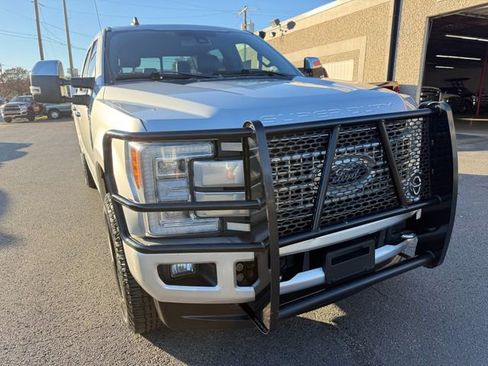 Used 2019 Ford F250 Platinum image 11