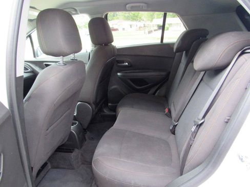 Used 2020 Chevrolet Trax LS w/ Tint and Cruise Package FWD image 5