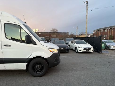 Used 2020 Mercedes-Benz Sprinter 2500 image 9