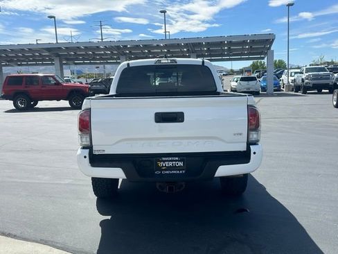 Used 2023 Toyota Tacoma TRD Off-Road w/ Technology Package AWD/4WD image 23