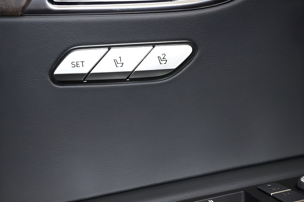Certified 2025 Genesis GV80 2.5T Select AWD/4WD image 10