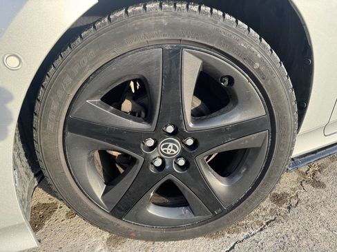 Used 2017 Toyota Prius Three Touring image 11