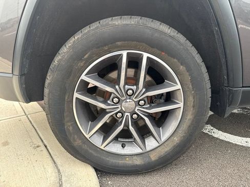 Used 2018 Jeep Grand Cherokee Limited AWD/4WD image 12