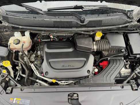 Used 2024 Chrysler Pacifica Touring-L FWD image 47