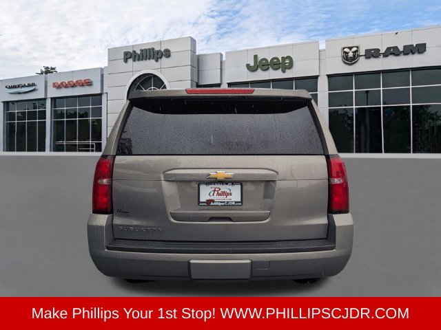 Used 2017 Chevrolet Suburban LT w/ Luxury Package RWD image 4