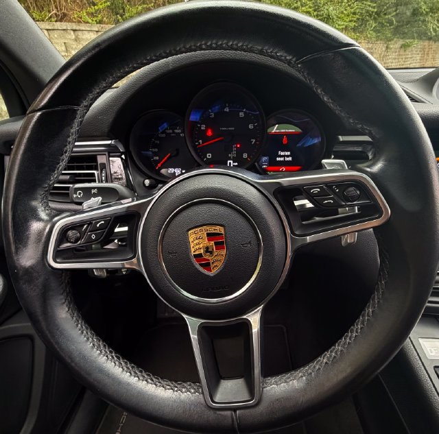 Used 2023 Porsche Macan AWD/4WD image 19