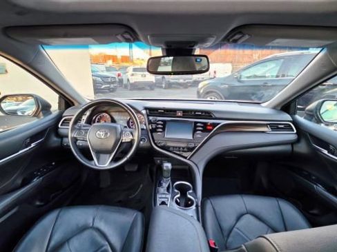 Used 2018 Toyota Camry XLE FWD image 33