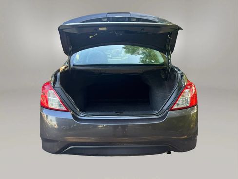 Used 2015 Nissan Versa SV FWD image 4