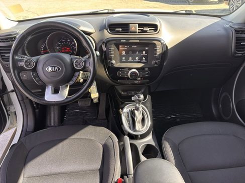 Used 2017 Kia Soul + image 7