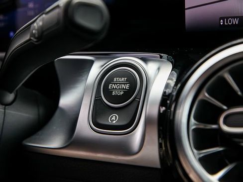 Used 2024 Mercedes-Benz GLB 250 image 17