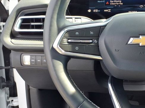 Used 2025 Chevrolet Traverse LT image 17