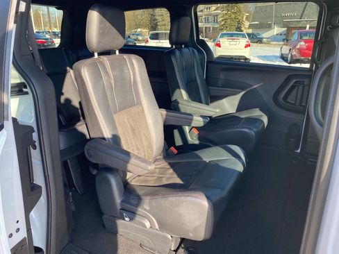 Used 2019 Dodge Grand Caravan SXT image 42