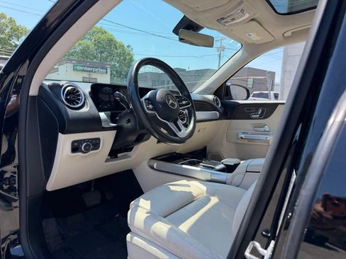 Used 2022 Mercedes-Benz GLB 250 4MATIC image 23