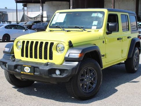 Used 2024 Jeep Wrangler Unlimited Sport AWD/4WD image 9